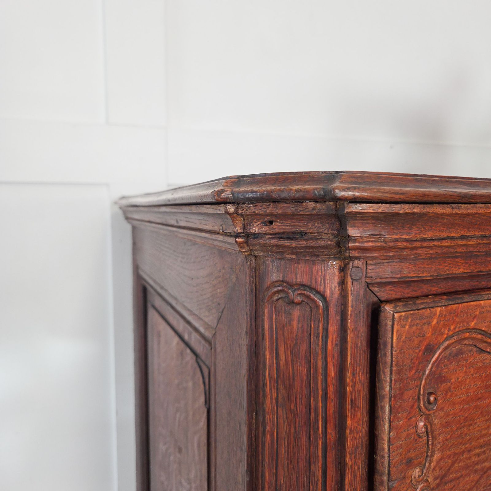 Antqieu French Serptentine Chest Of Drawers photo Furniture