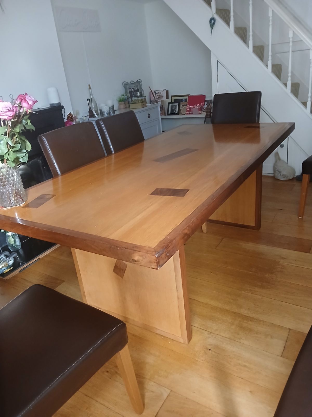 photo furniture Handmade Walnut Wood 6 Seater Duning Table