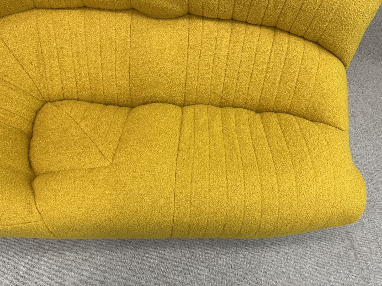 photo vintage Sofa Settee Corner Two Seater Yellow Aralia From Ligne Roset