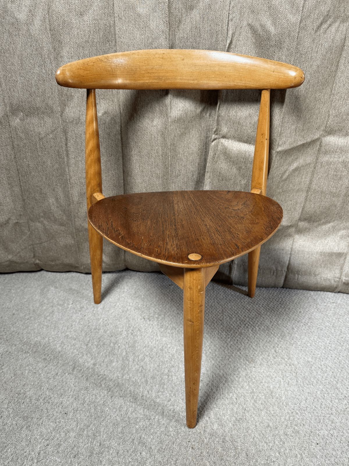 Set Of Six Hans Wegner Fh4103 'Heart' Chairs In Beech & Teak, Fritz Hansen, Denmark, C.1950s photo vinterior