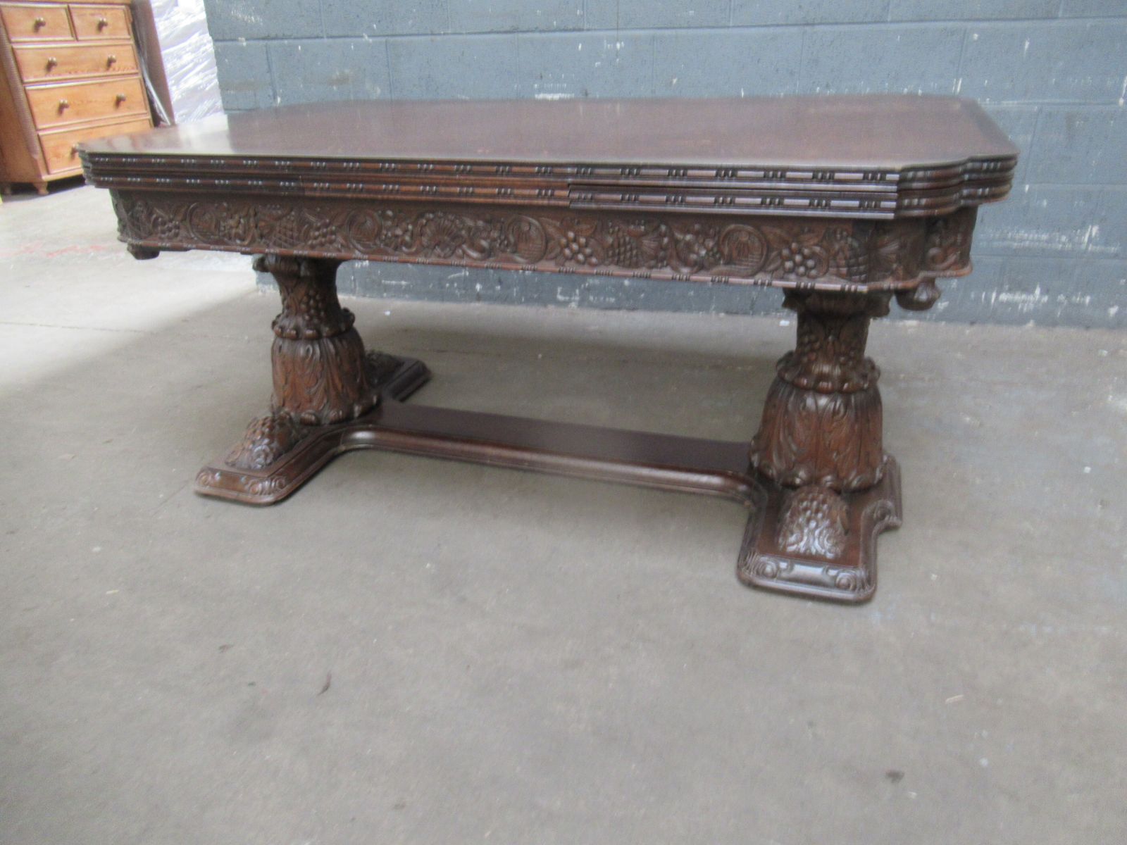 photo furniture Large  Extending  Oak Dining Table  To Seat 8/10