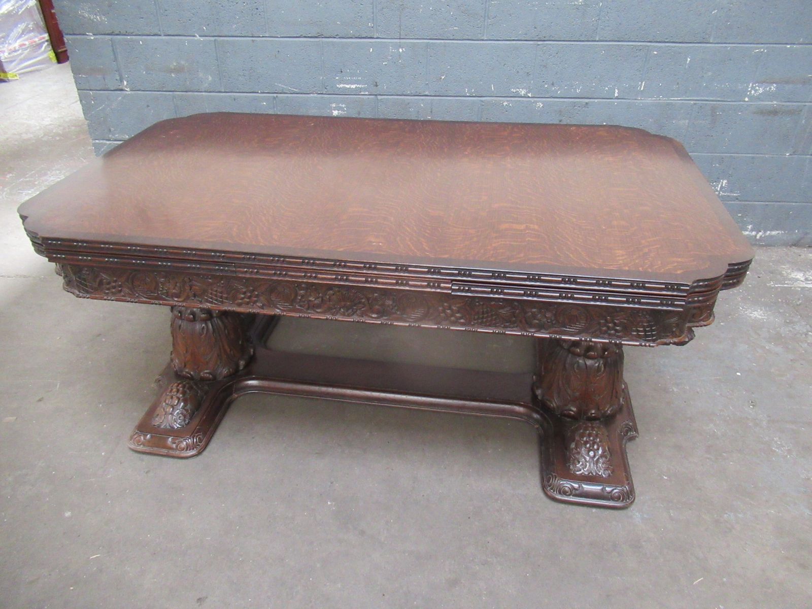 photo for sale Large  Extending  Oak Dining Table  To Seat 8/10