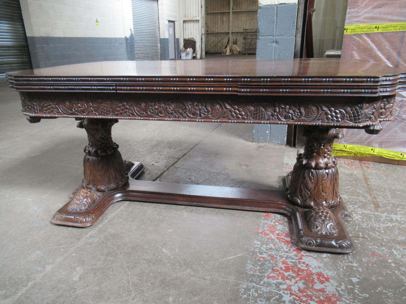 photo vintage Large  Extending  Oak Dining Table  To Seat 8/10