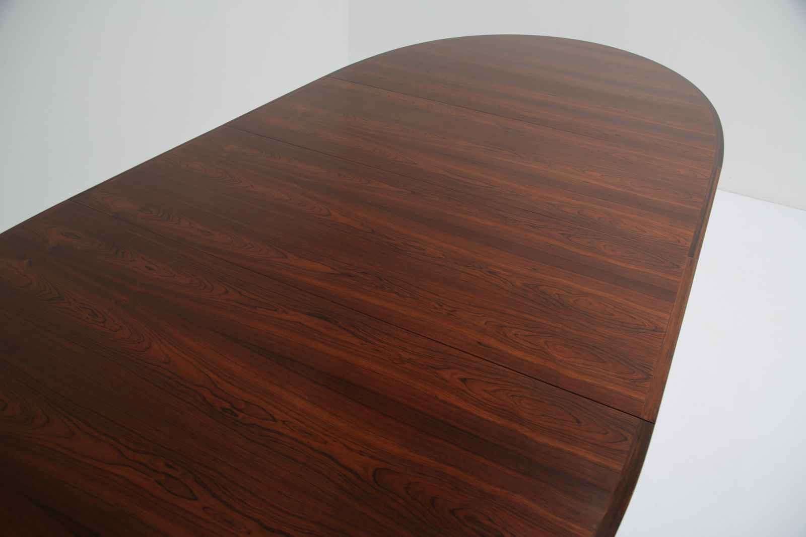 Arne Vodder Model 212 Figured Rosewood Dining Table: 10 Seater Extending 10 Seater For Sibast Mobler, 1960s photo vinterior