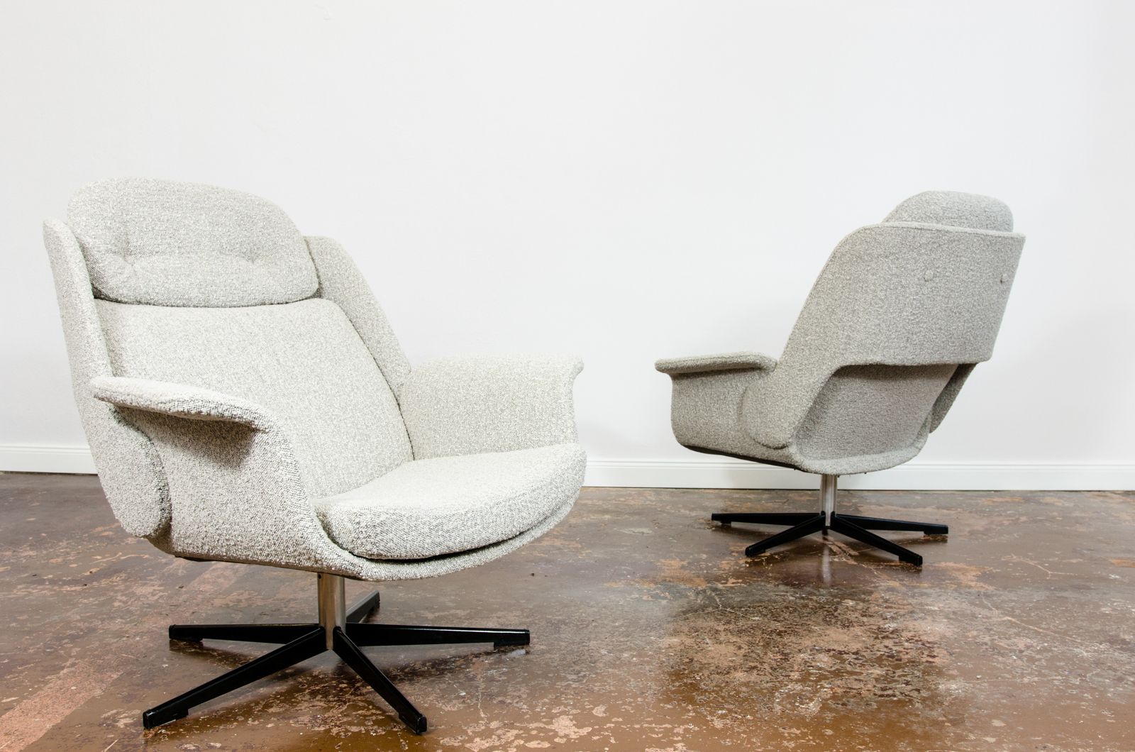 photo buy Vintage Large Swivel Chairs "B7041" From Zpm Radomsko, Poland, 1970