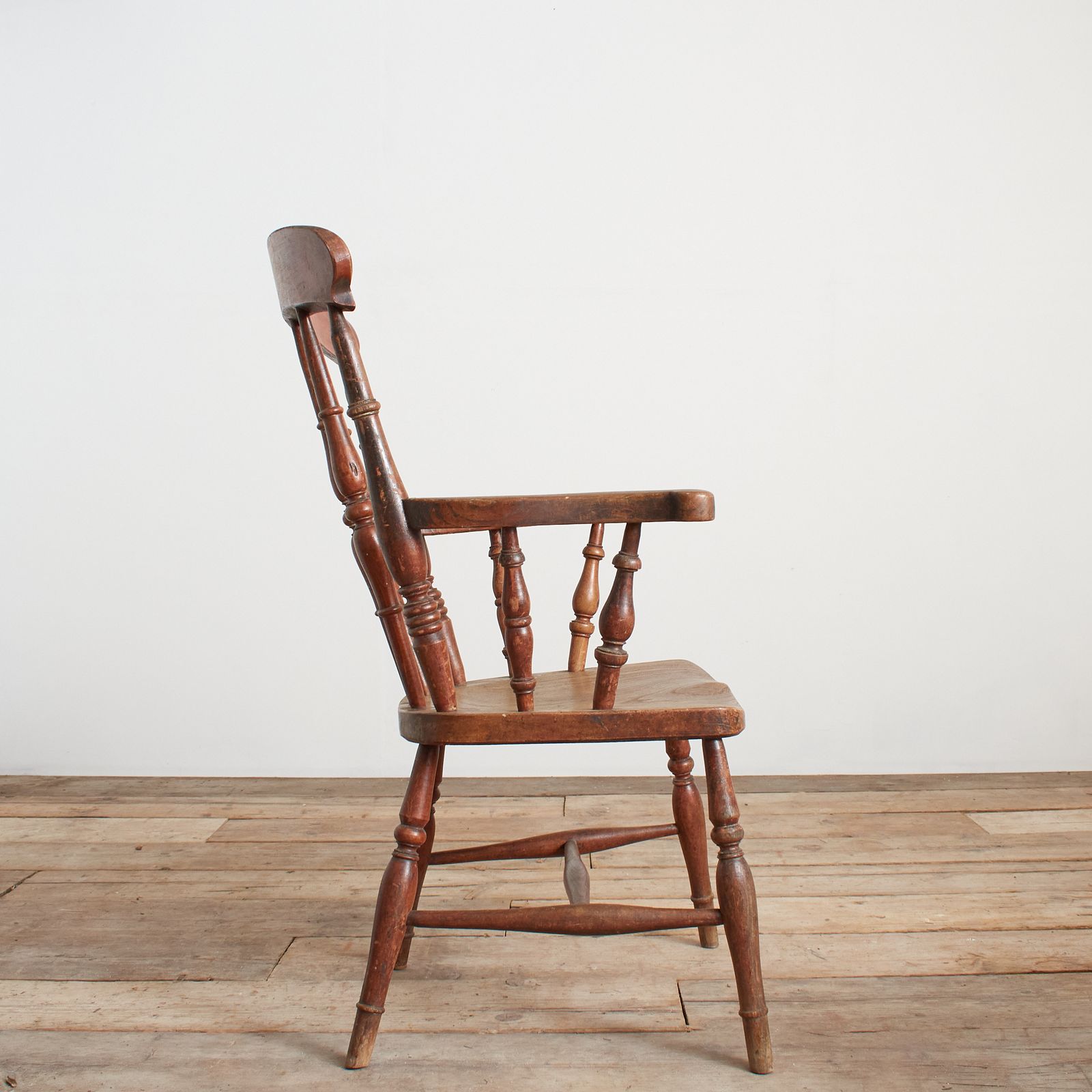 Antique Windsor Farmhouse Chair – Spindle Back photo Furniture