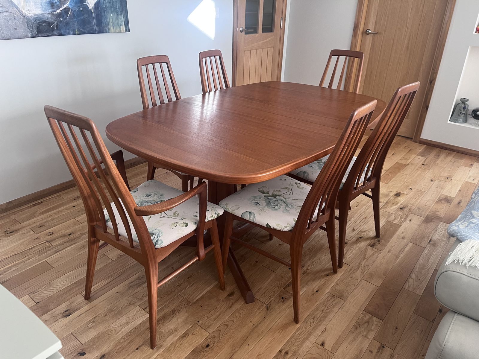 A High Quality Danish Teak Extending Dining Set By Gudme Møbelfabrik, Comfortably Seating 8–10 And Presented In Excellent Condition