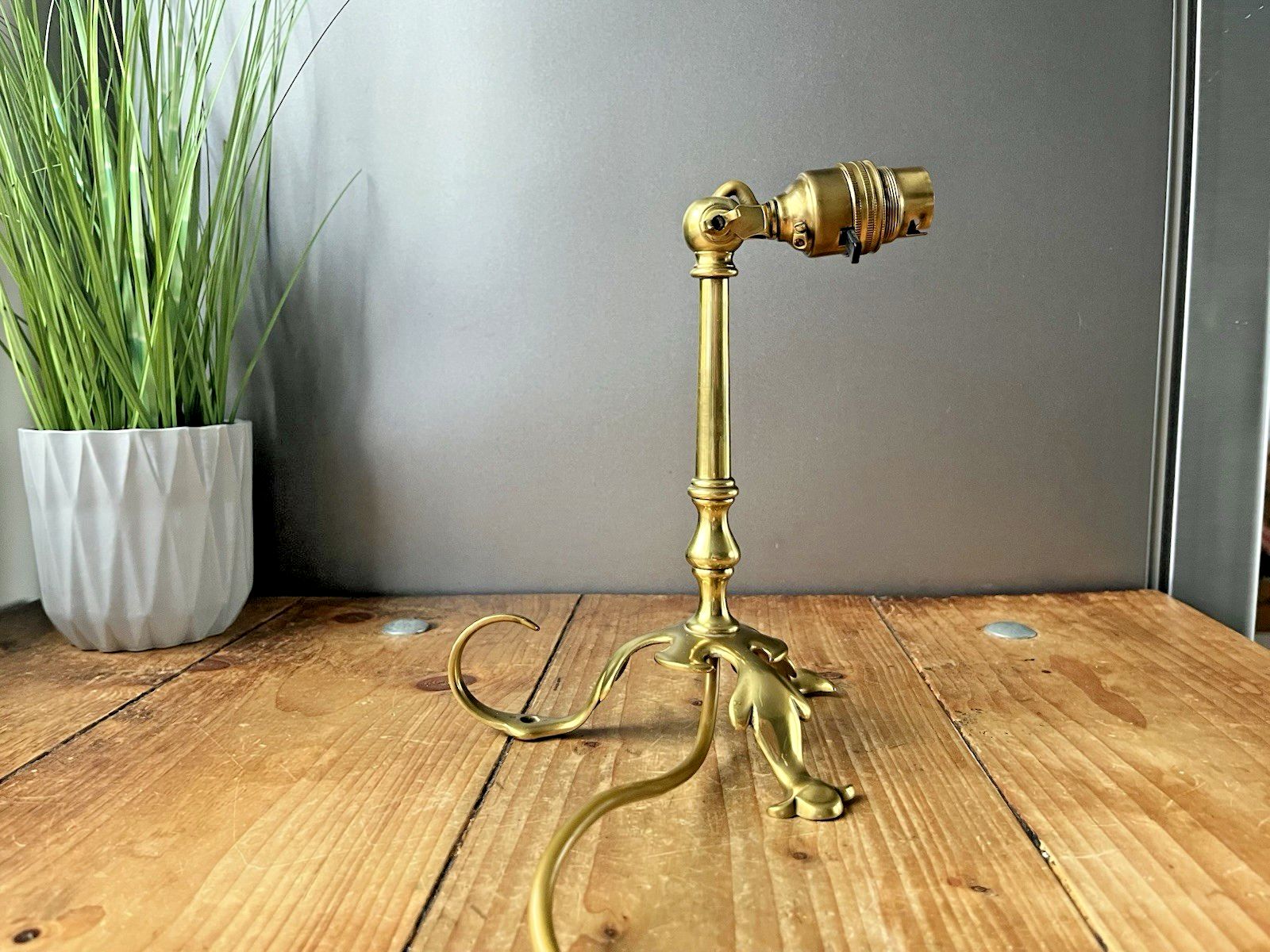 Lighting Antique Arts & Crafts Articulated Acanthus Candlestick Carriage Lamp Base Light photo