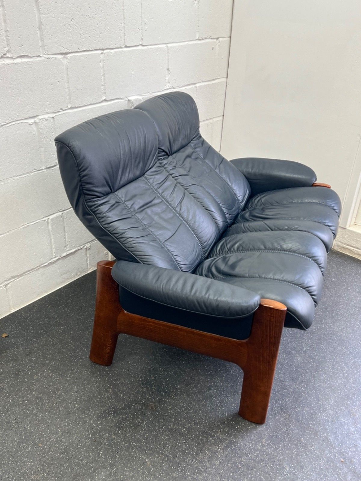 Furniture Vintage Ekornes Leather And Teak Montana Stressless Sofa Retro (Delivery Availab photo