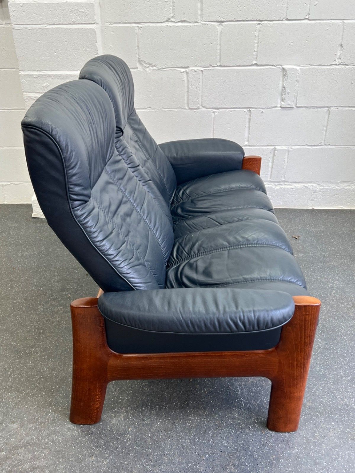 795.0 Vintage Ekornes Leather And Teak Montana Stressless Sofa Retro (Delivery Availab photo