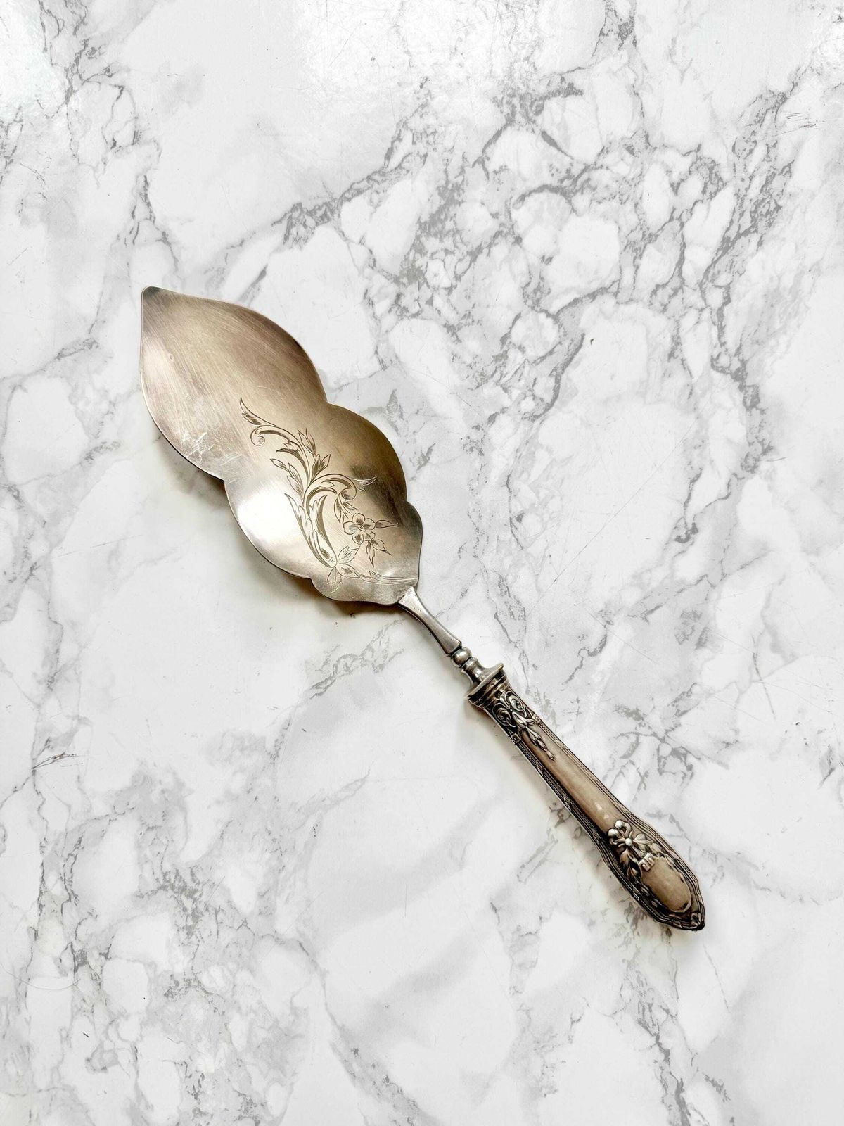 Antique French Cake Slice Or Tart Shovel Marie Antoinette Style Classical Chateau Original Case Silver Plated Sterling Silver Handle photo furniture