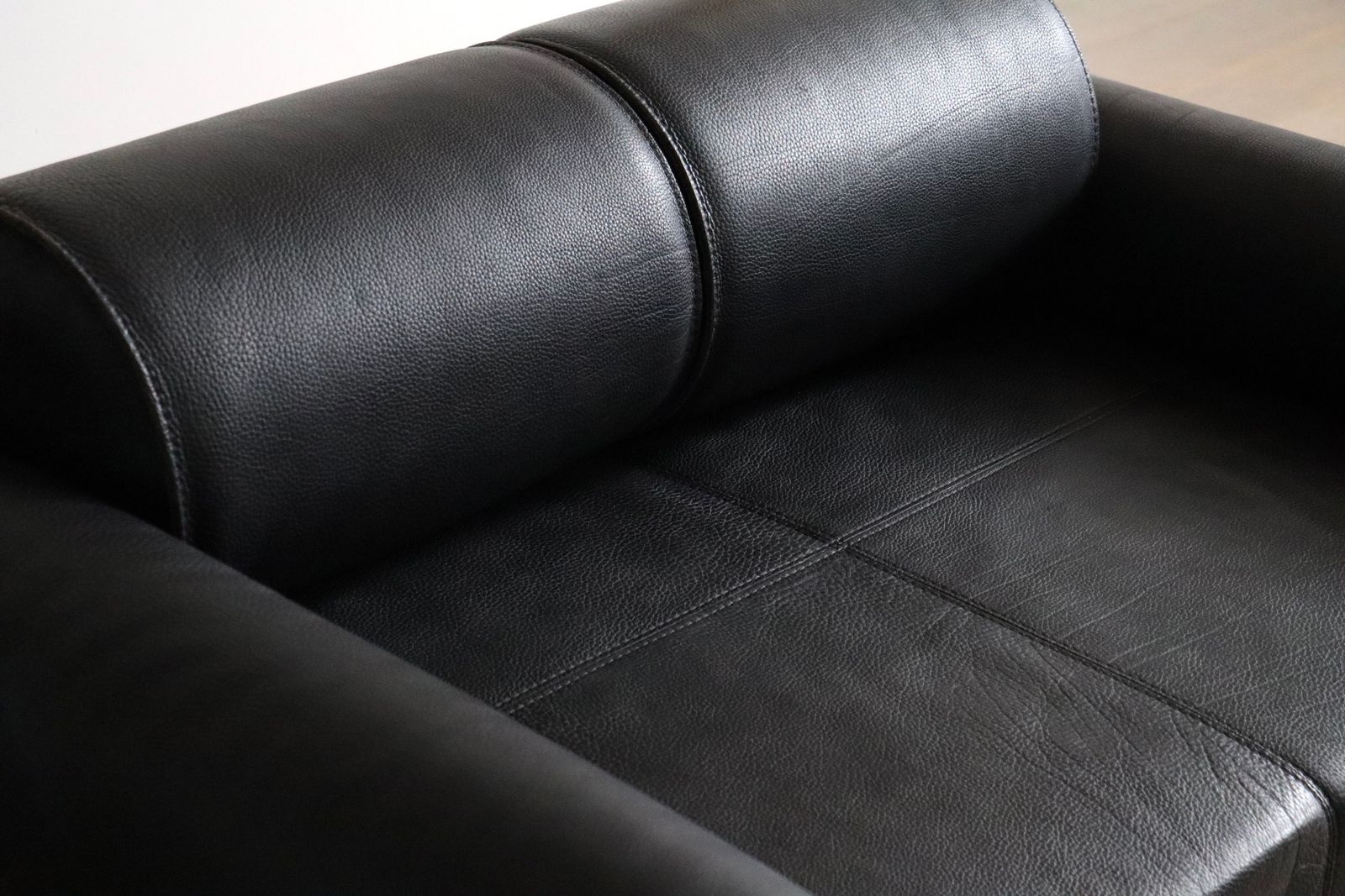 photo furniture Marzio Cecchi Sofa Daybed In Buffalo Leer, Italië Jaren 1970