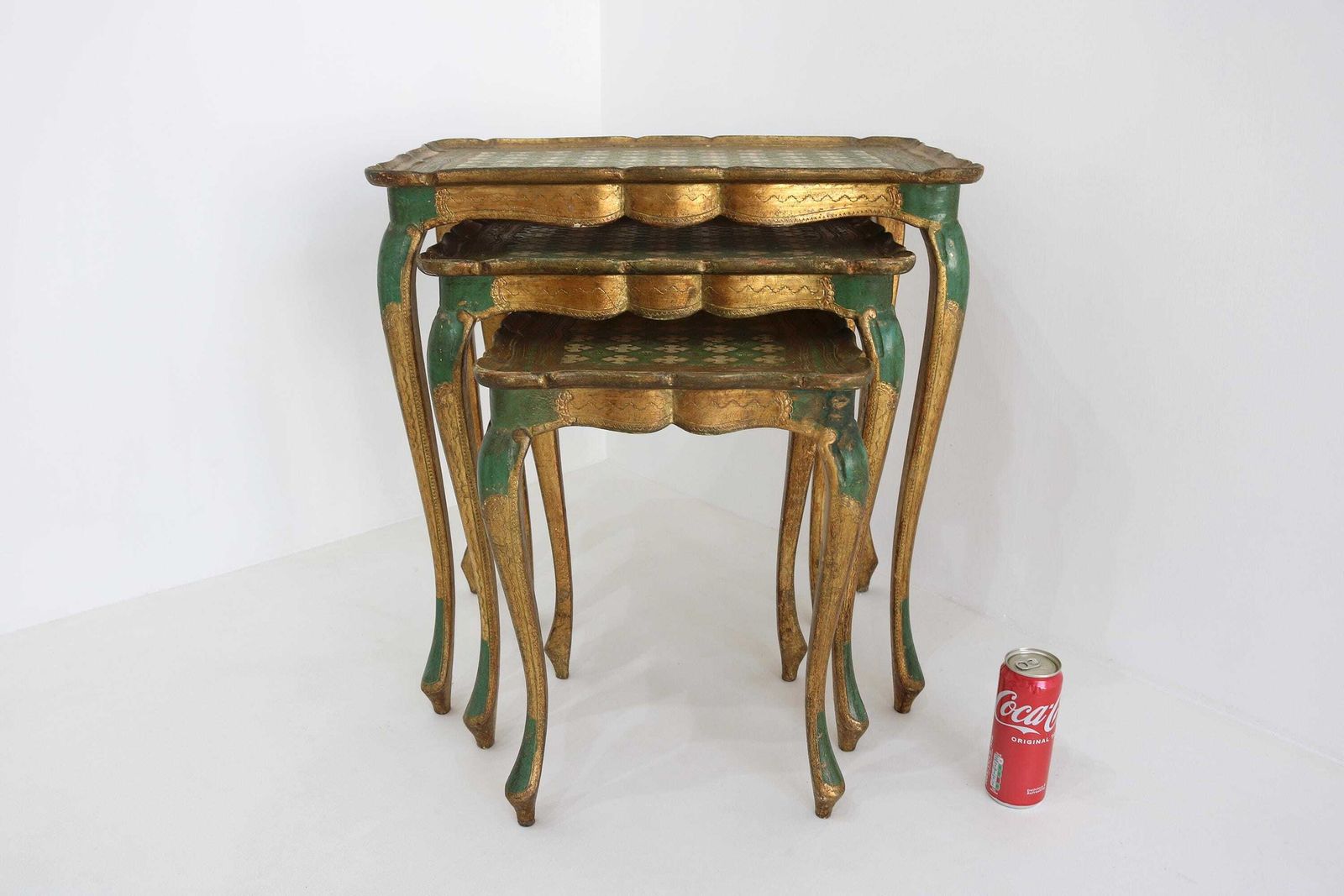 photo vinterior Vintage Italian Florentine Nesting Tables, Gilded Wood, Hand Painted, 1960s