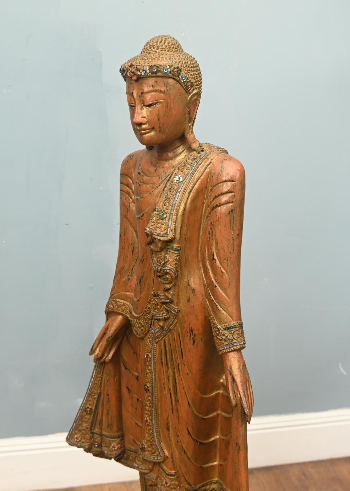 photo vinterior Large Buddha Statue Burmese Standing Buddhist Carved Figure Myanmar