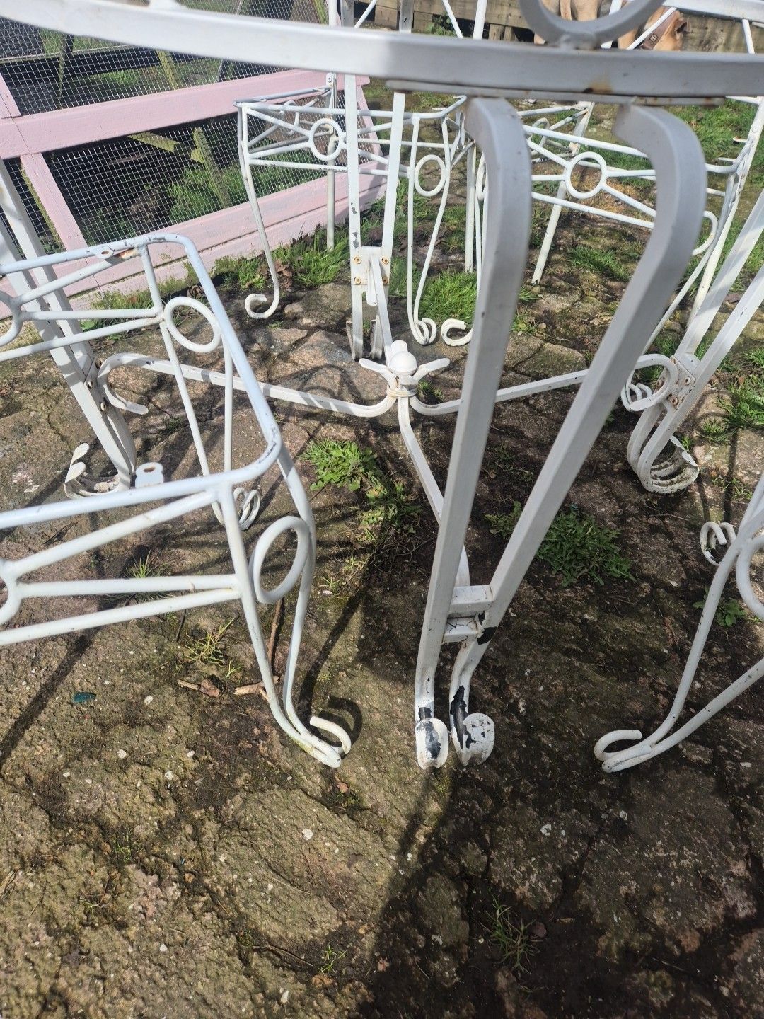 Vintage White Ornate Metal Framed Round Garden/Outdoor Table & 4 Matching Chairs photo for sale