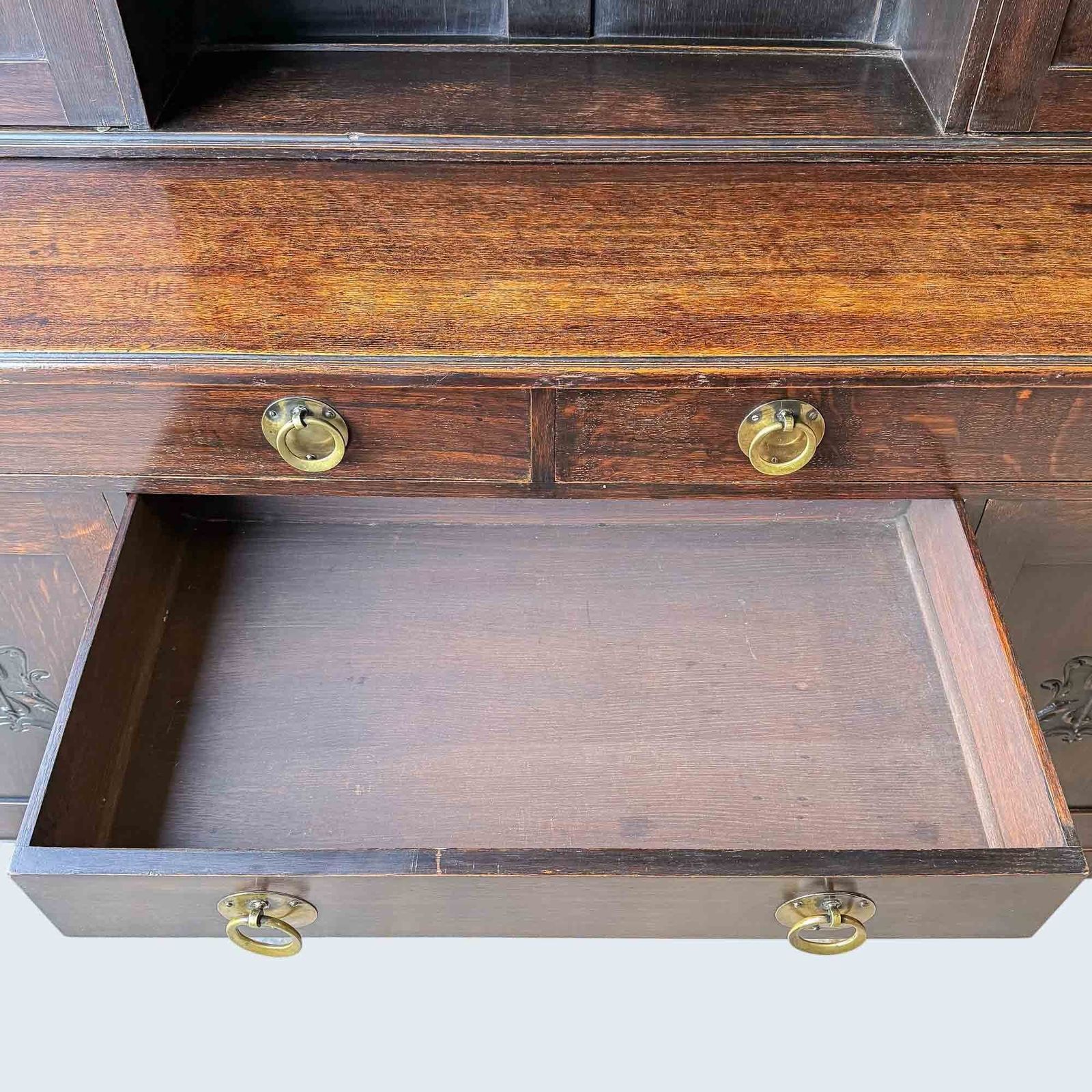 photo furniture Arts And Crafts Oak Dresser, 1800s
