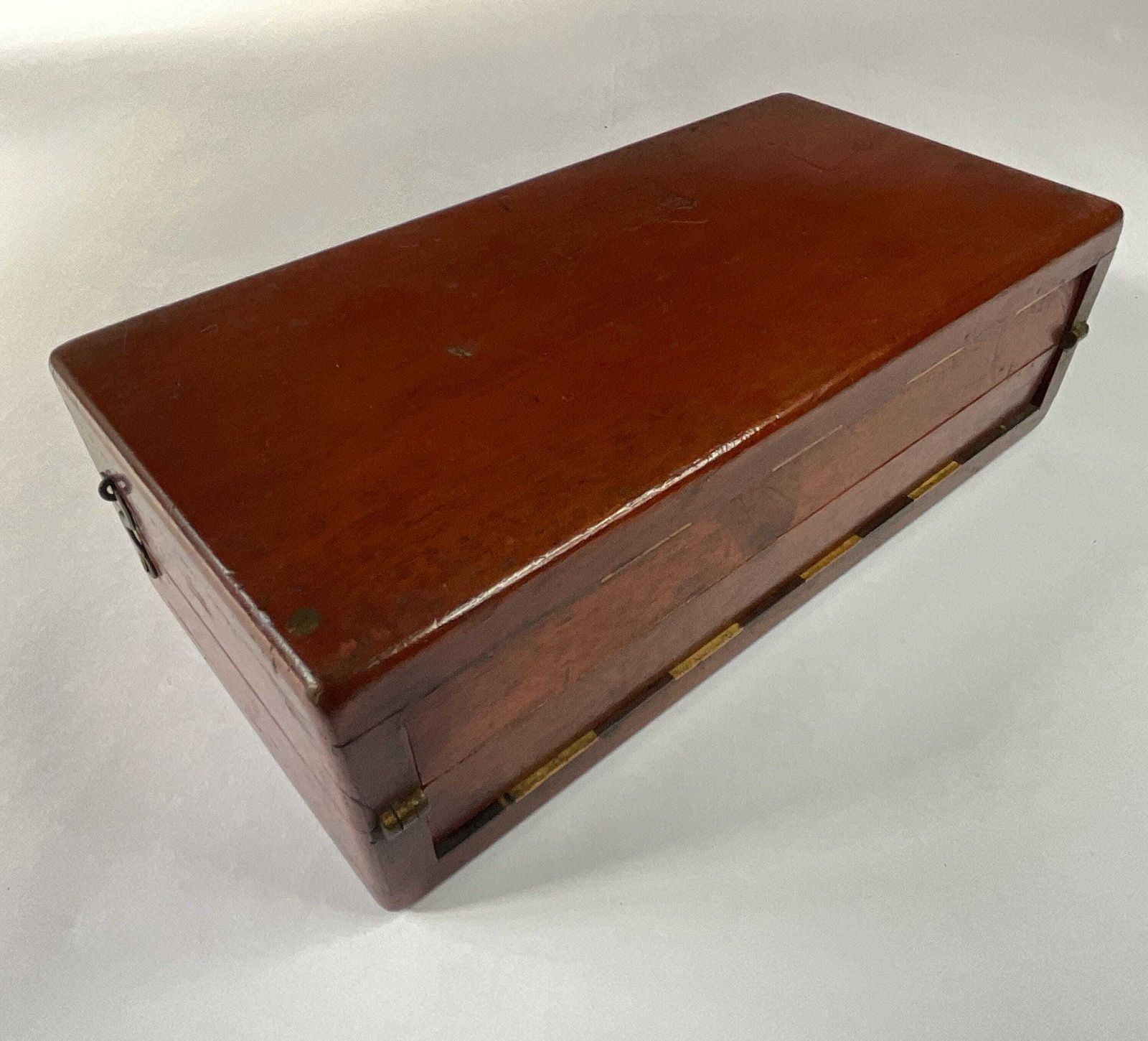 Antique Victorian Mahogany Travel Chess Set – Hand Turned Bone Pieces – C.1880 photo for sale