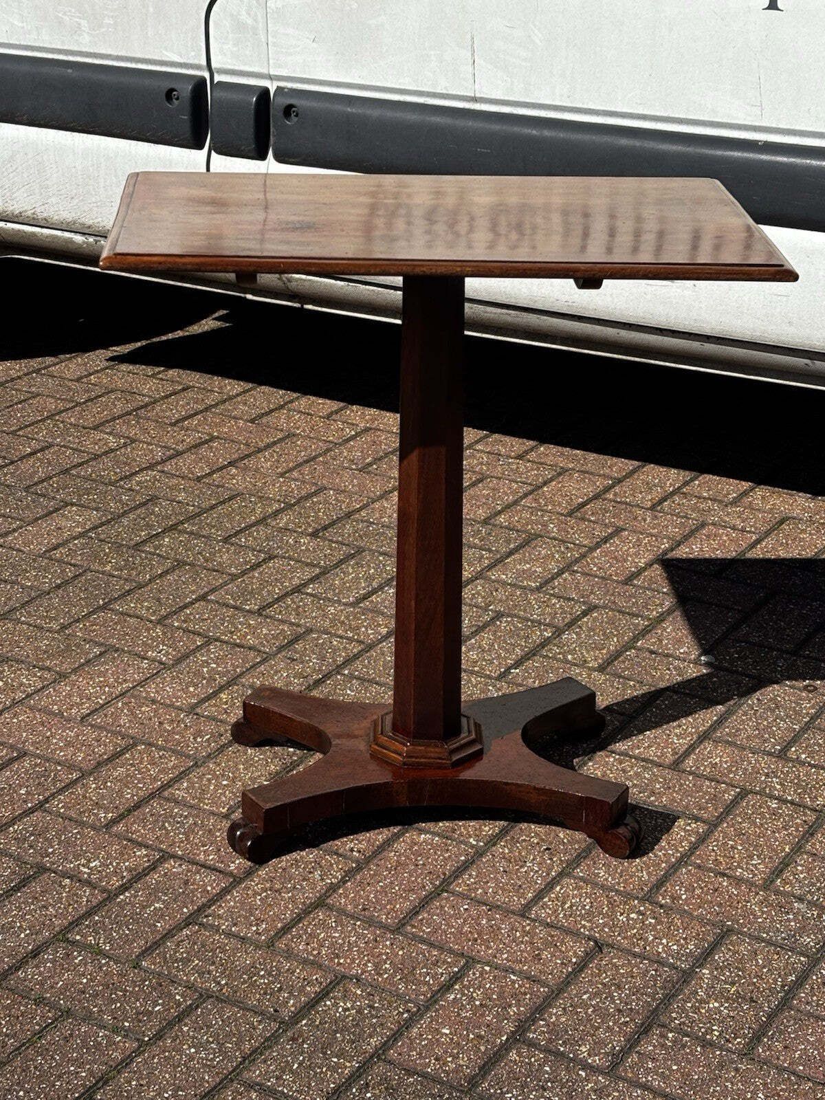 photo furniture Antique William IV Mahogany Tilt Top Lamp Table/Side Table