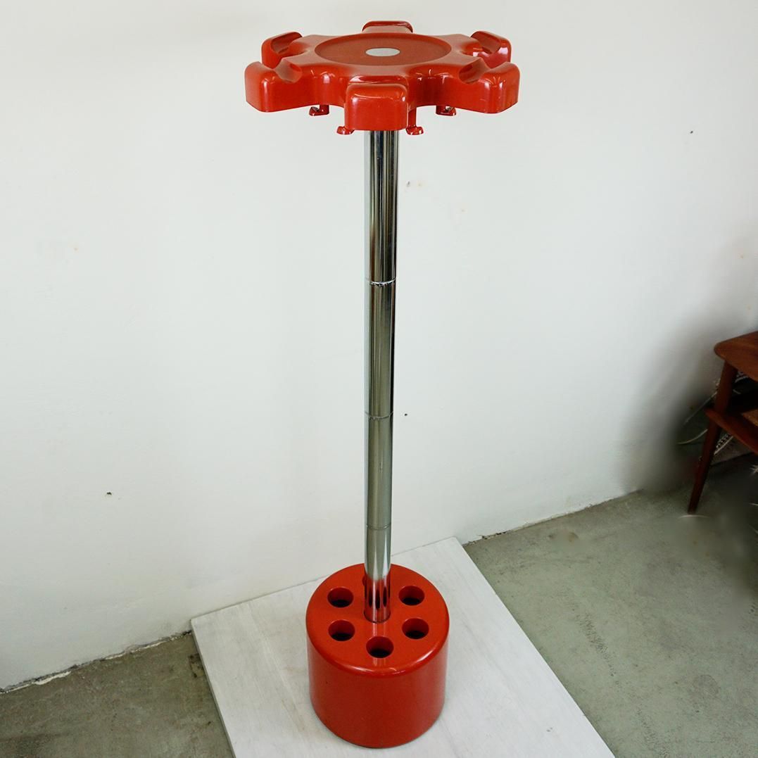 photo furniture Red Plastic And Chrome Coat Rack Vip By Lucci And Orlandini For Velca Italy