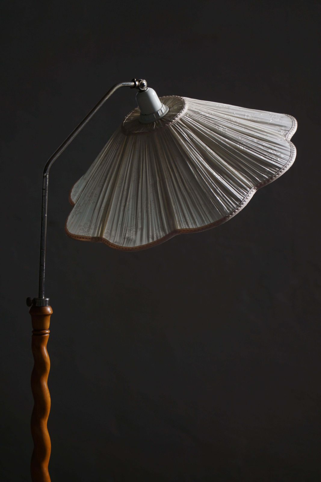 Swedish Floor Lamp With Turned Birch Base And Pleated Shade, Mid 20th Century photo vinterior