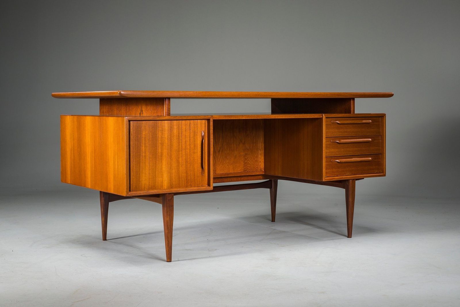 photo furniture Model Rt200 Desk In Teak By Heinrich Riestenpatt, Germany, 1960s