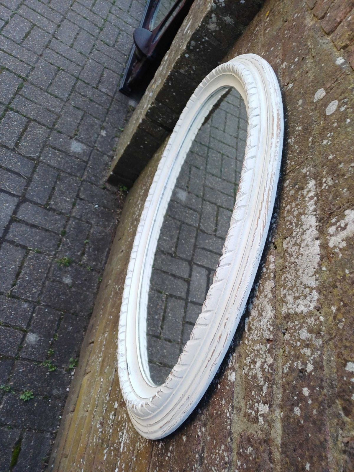 photo vinterior Large Carved Hand Painted Pine Oval Wall Mirror In Farrow And Ball Wimborne White Distressed Finish Vintage Style