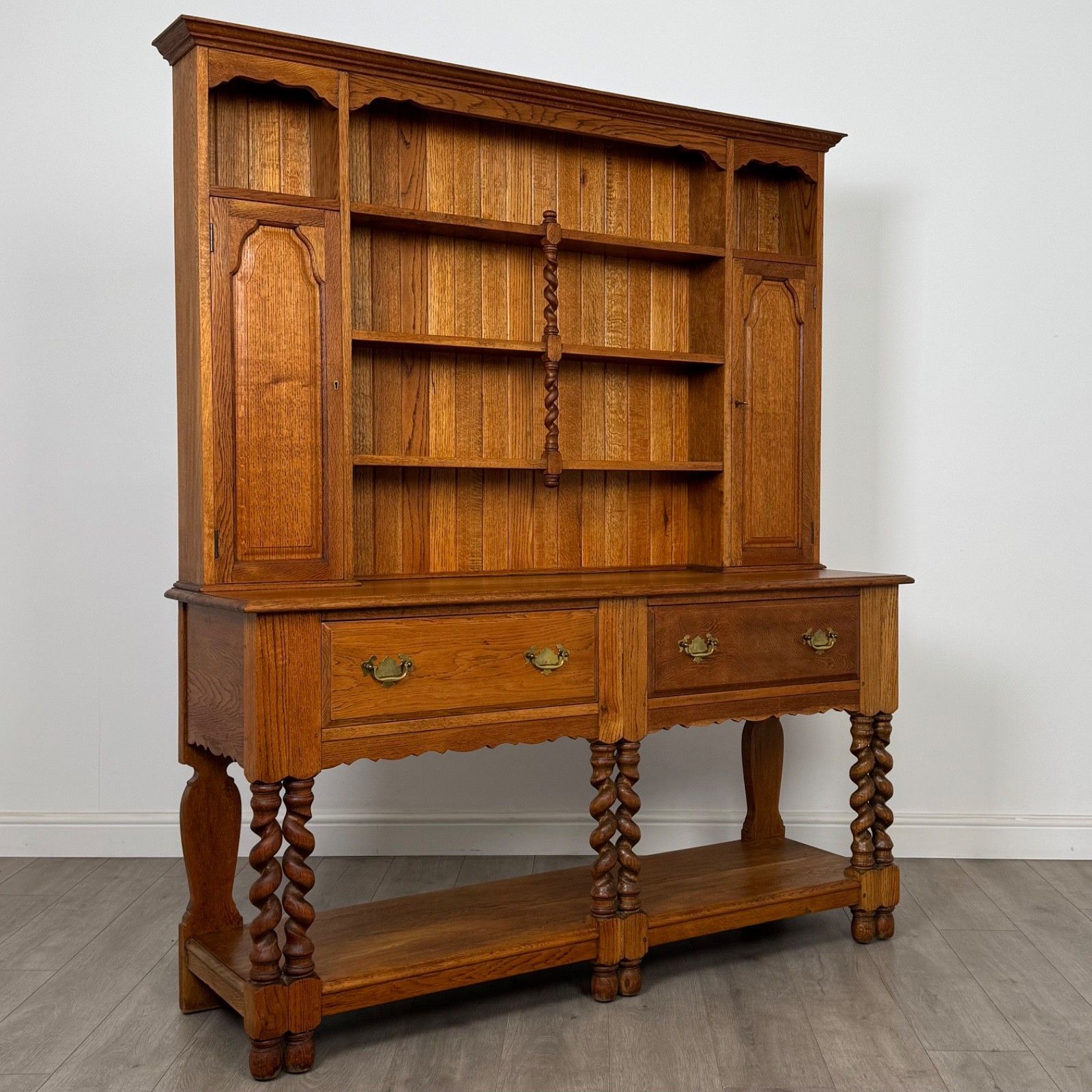 photo furniture Antique 20th Century Barley Twist Dresser In Golden Oak ( Af 5329 )