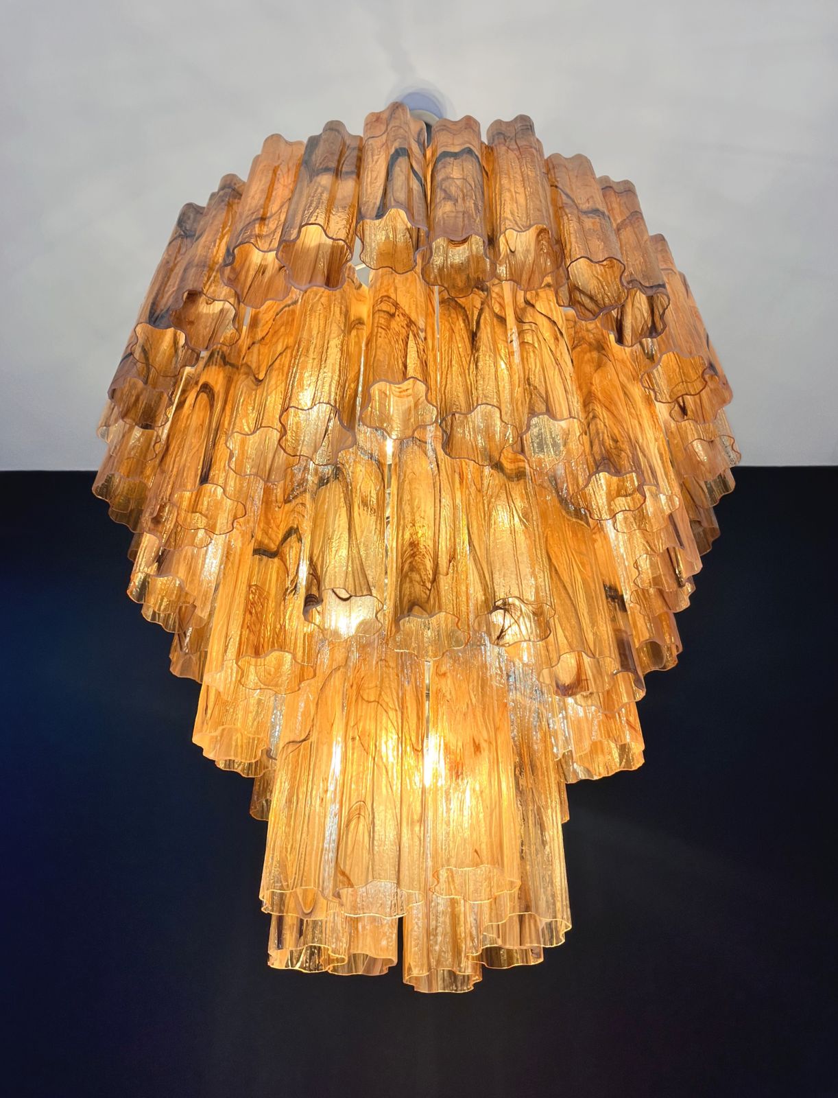 photo vintage Huge Vintage Murano Glass Tiered Chandelier   80 Glasses    Amber Black Albaster