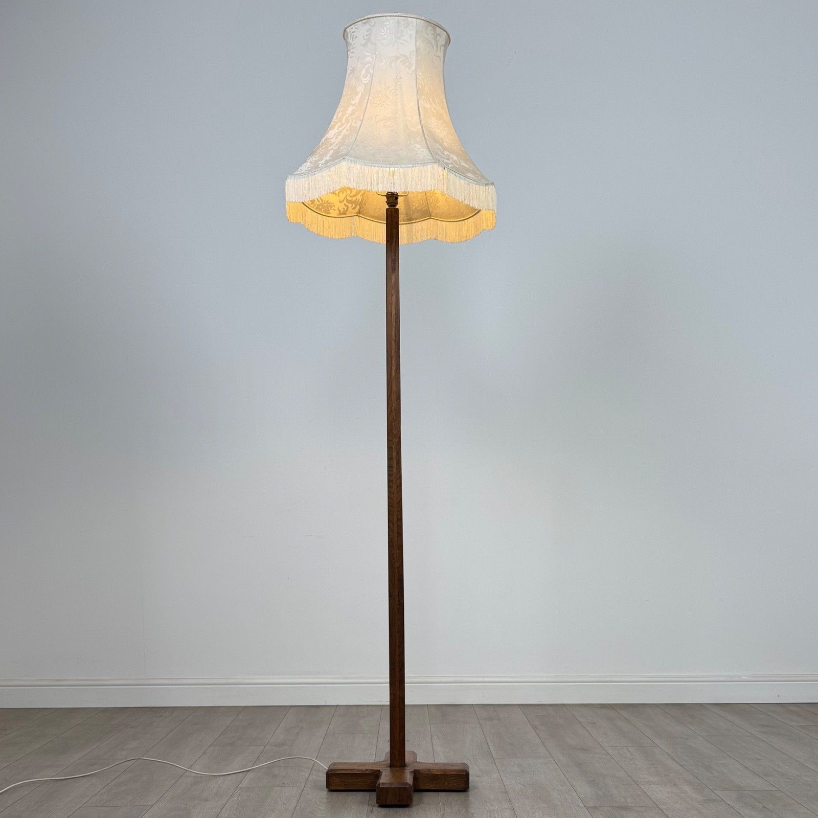 Antique 20th Century Arts & Crafts Floor Standing Lamp In Oak ( Af 5356 ) photo for sale