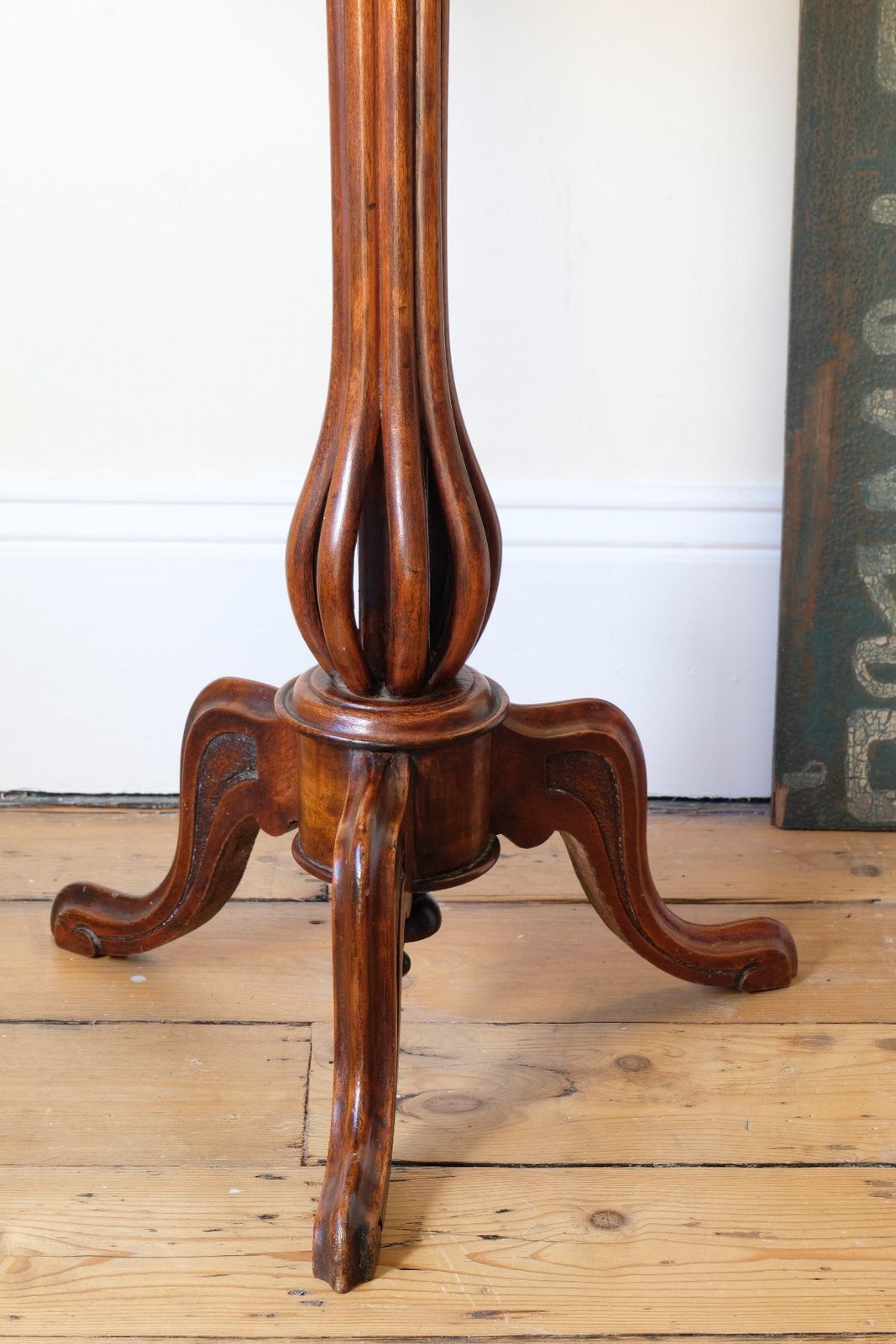 Late Victorian Mahogany Oval Tilt Top Tripod Table photo Furniture
