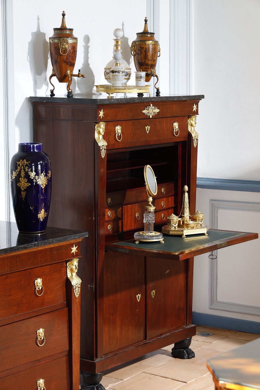 photo vinterior Consulate Secretary In Mahogany And Mahogany Veneer