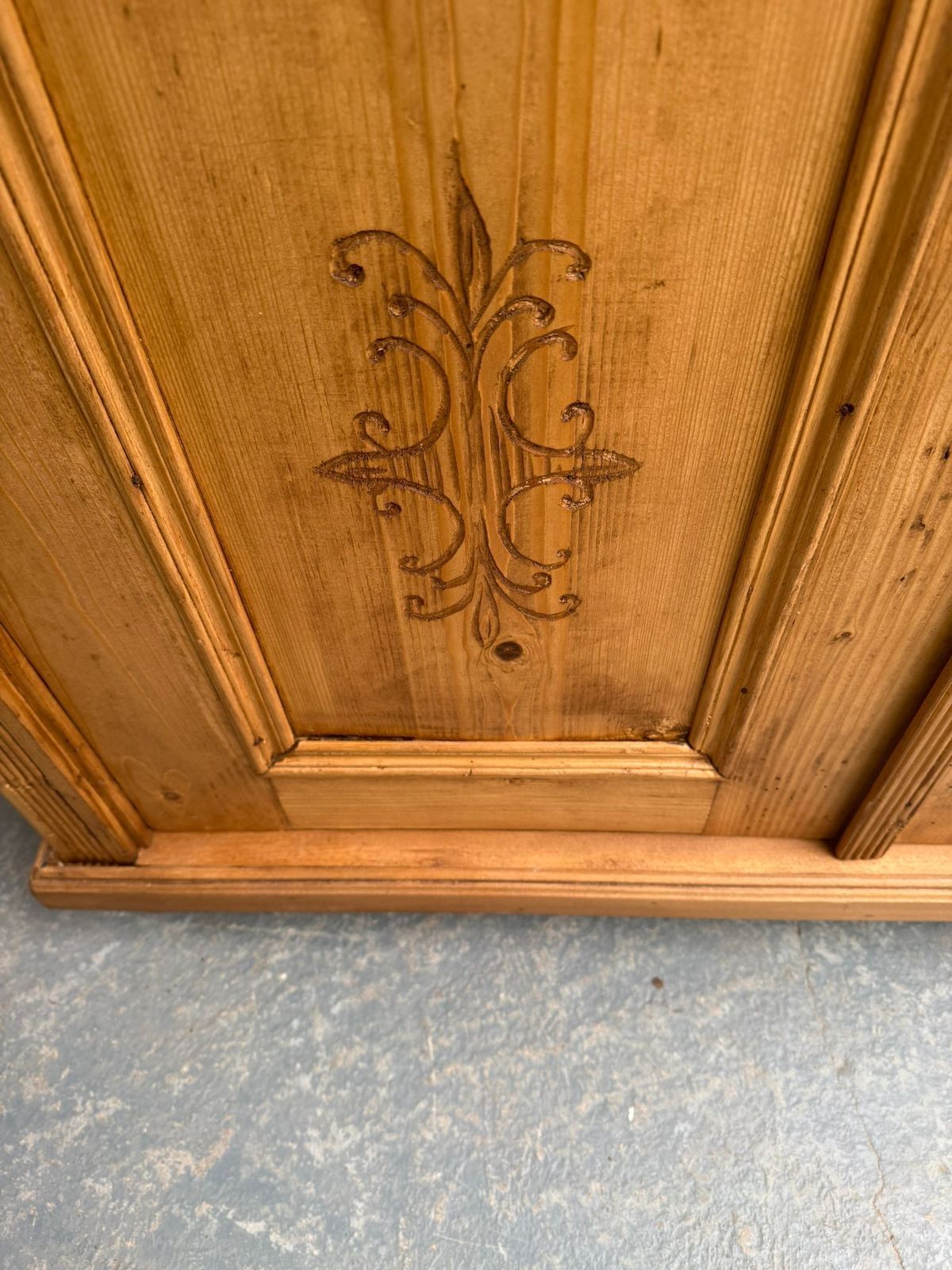 A Pretty Pine Victorian Waxed Carved Kitchen Dresser Base photo Furniture