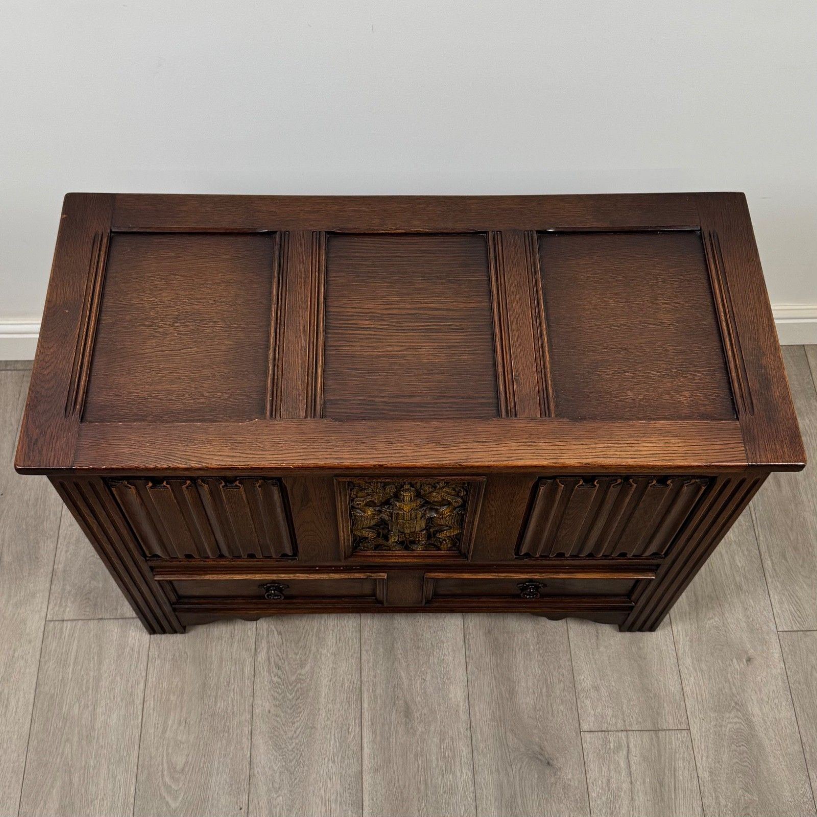 photo furniture Antique 20th Century Linenfold Mule Chest In Oak ( Af 5354 )