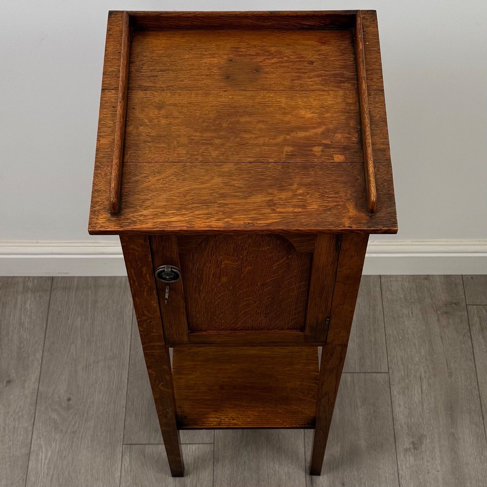 photo for sale Antique 20th Century Small Arts & Crafts Cabinet In Oak ( Af 5341 )