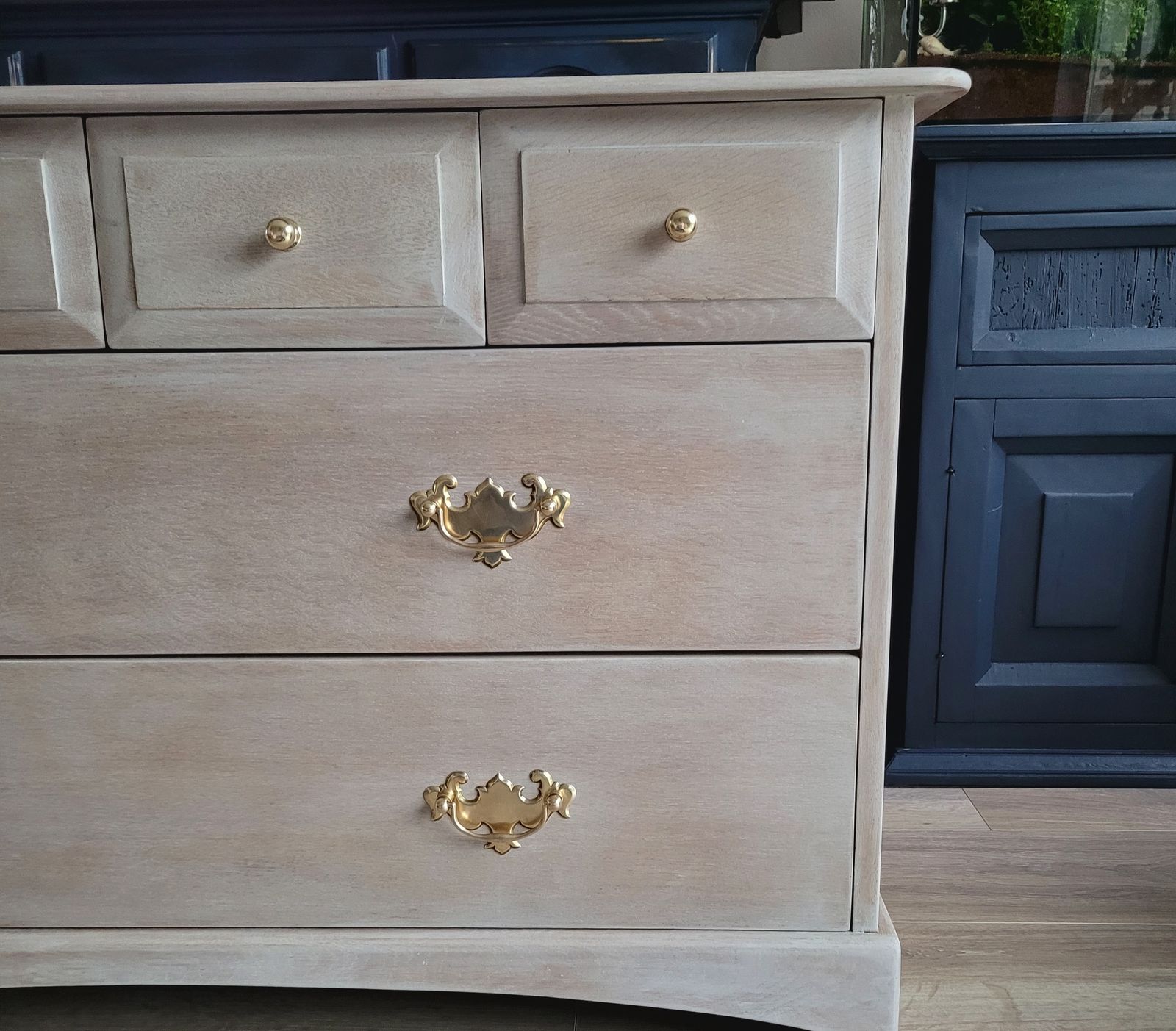 photo furniture Stag Madrigal Lime Oak Chest Of Drawers