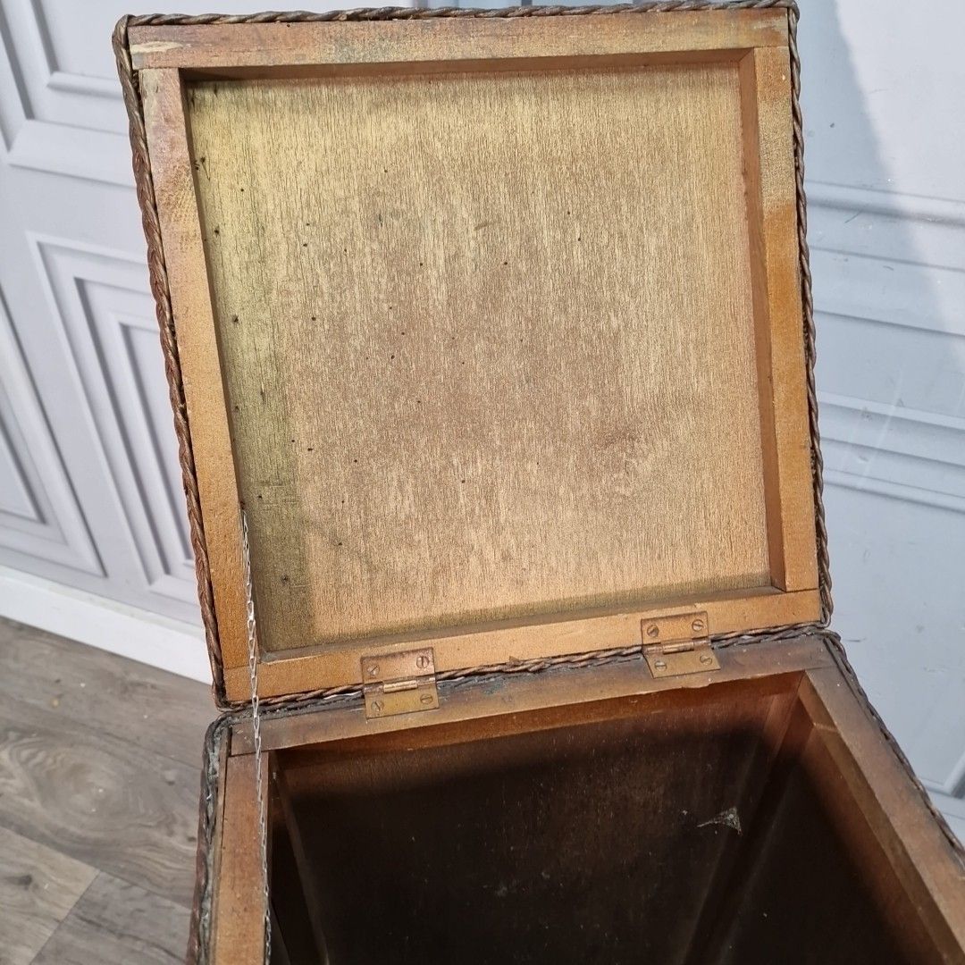 Vintage Laundry Basket Wicker Glass Top Lidded Hamper Lloyd Loom Rattan Retro photo vinterior