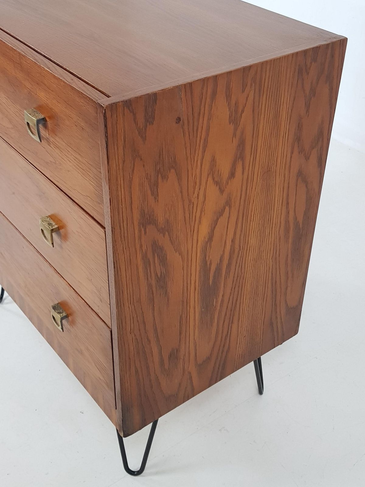 Mid Century Oak Chest Of Drawers photo 450.0