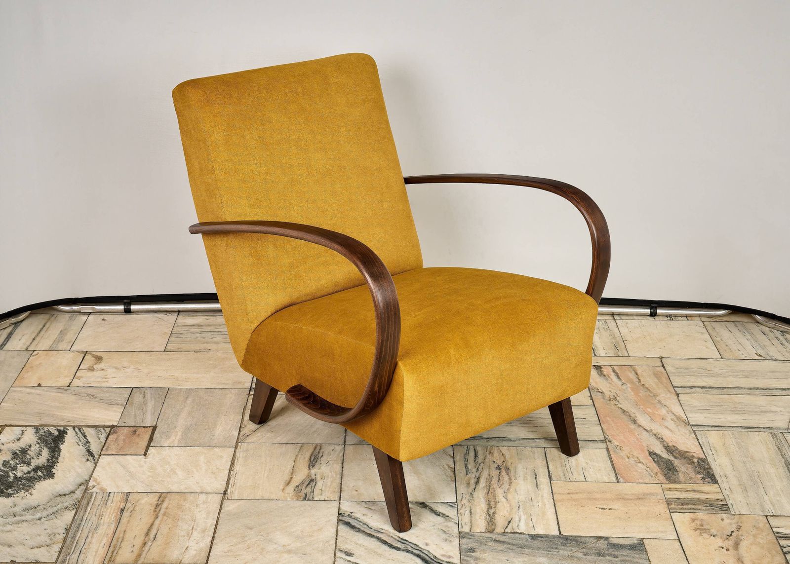 H 410 Armchair Designed By Jindrich Halabala, Czechoslovakia, photo furniture
