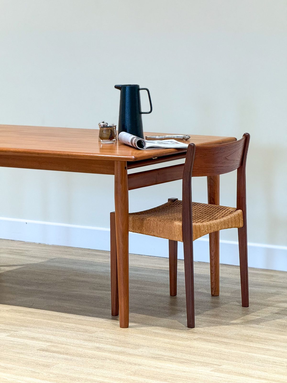 Mid Century Danish Teak Extending Dining Table (Johannes Andersen) photo buy