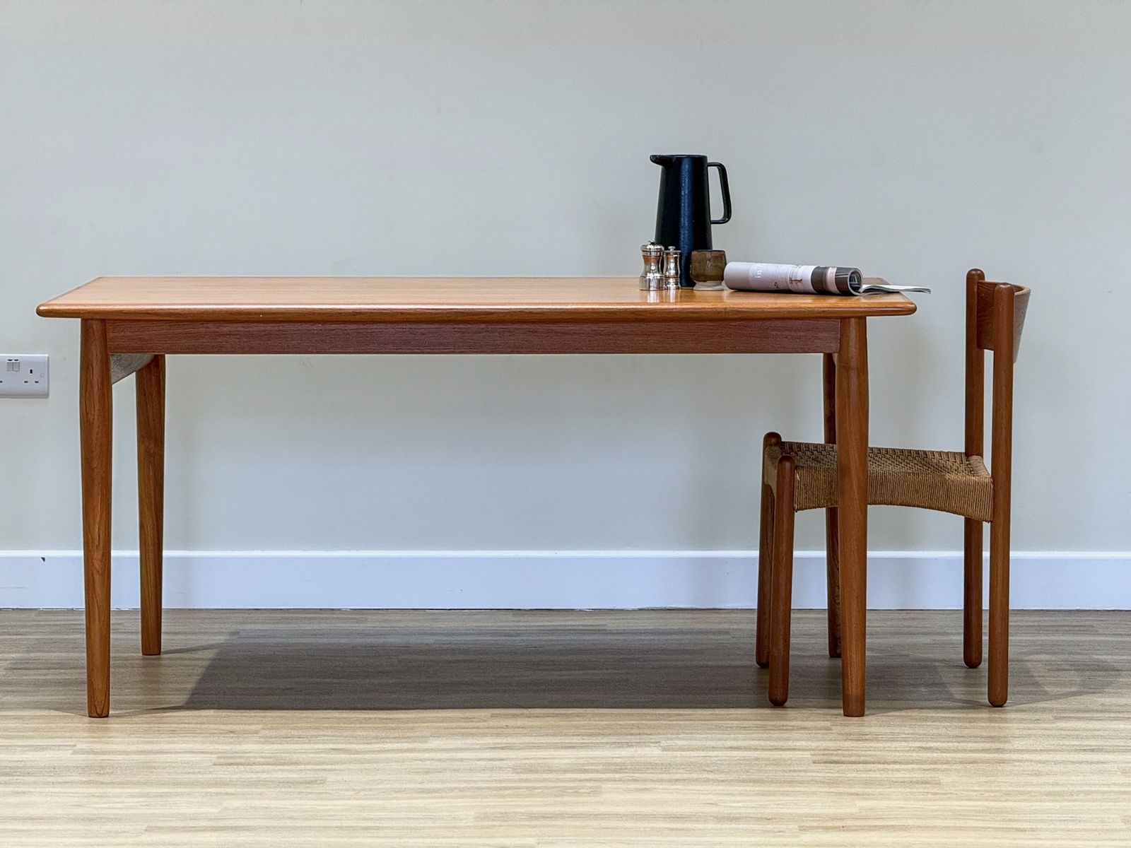 Mid Century Danish Teak Extending Dining Table (Johannes Andersen)