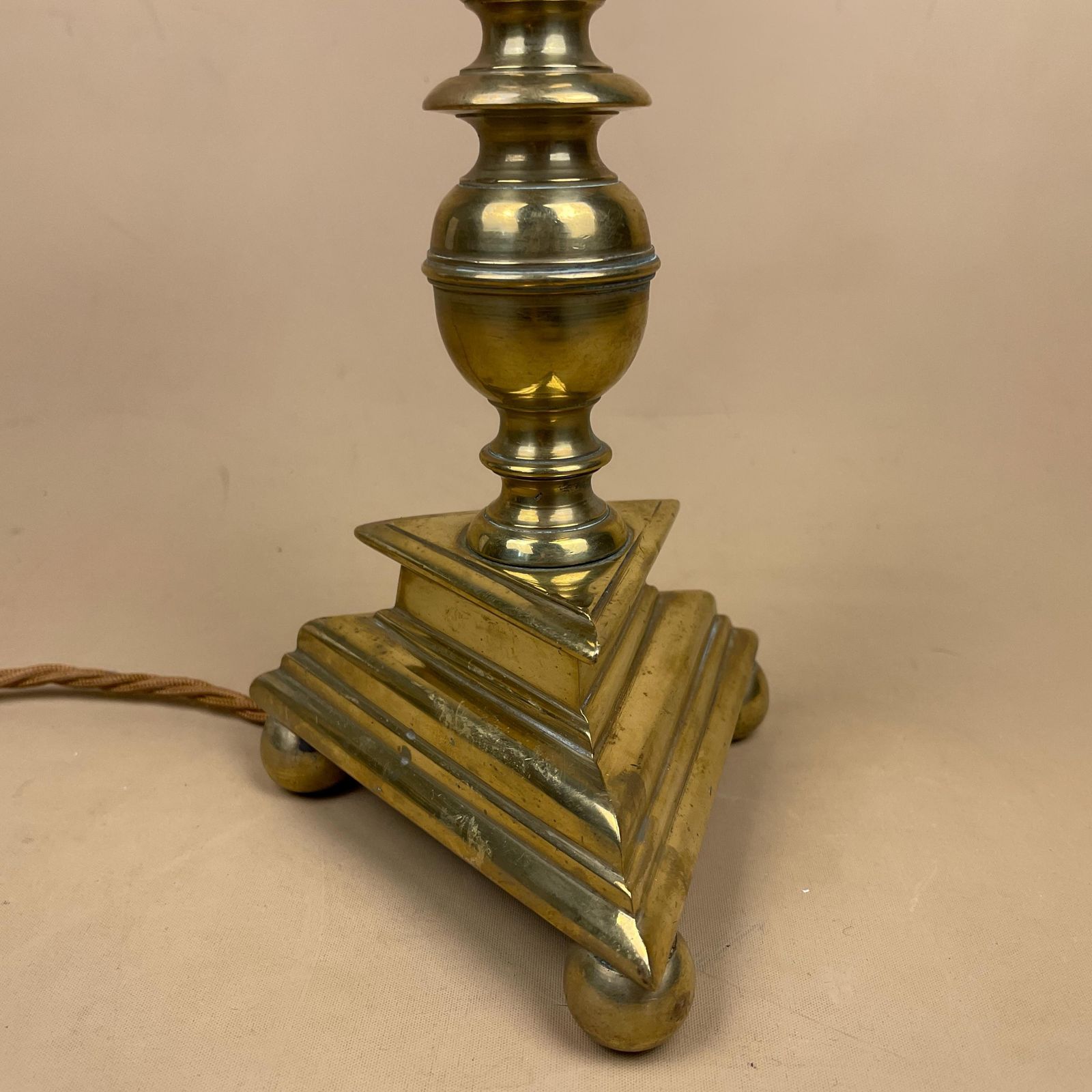 Brass Table Lamp Light Bedside Side Desk Column Ornate Detail Triangle Base Vintage Detail Antique Metal Gold Triangular photo 125.0