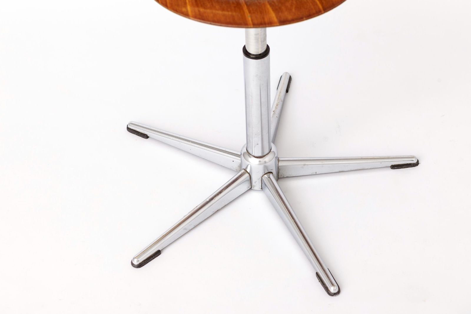 Set Of 4 Vintage Industrial Stools 1970s, Chrome Adjustable Stools With Pagwood Seats, Mid Century Stools photo vintage