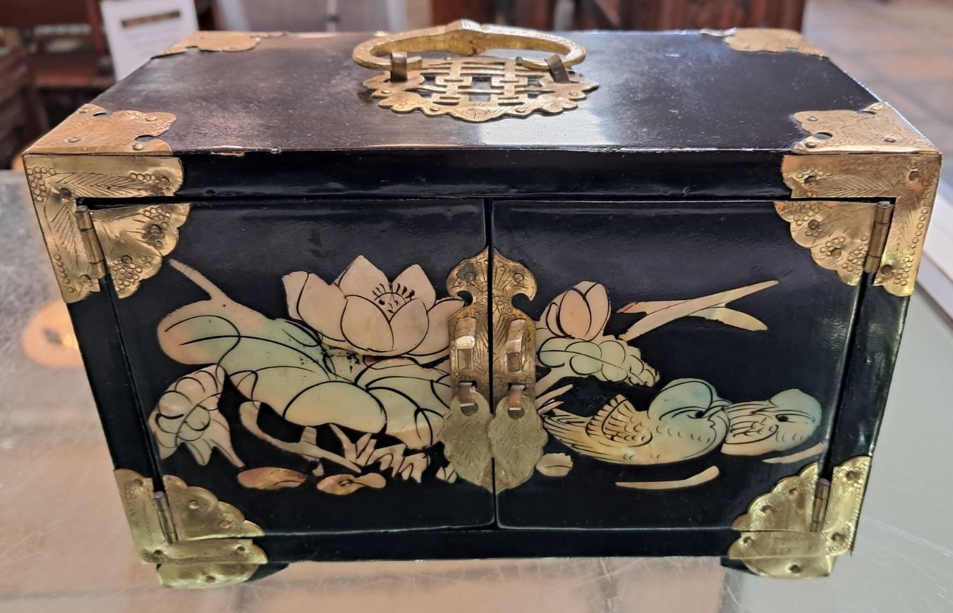 Vintage Mid Century Chinese Black Lacquered & Brass Jewellery Box