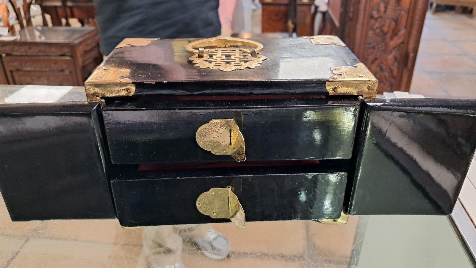 photo for sale Vintage Mid Century Chinese Black Lacquered & Brass Jewellery Box