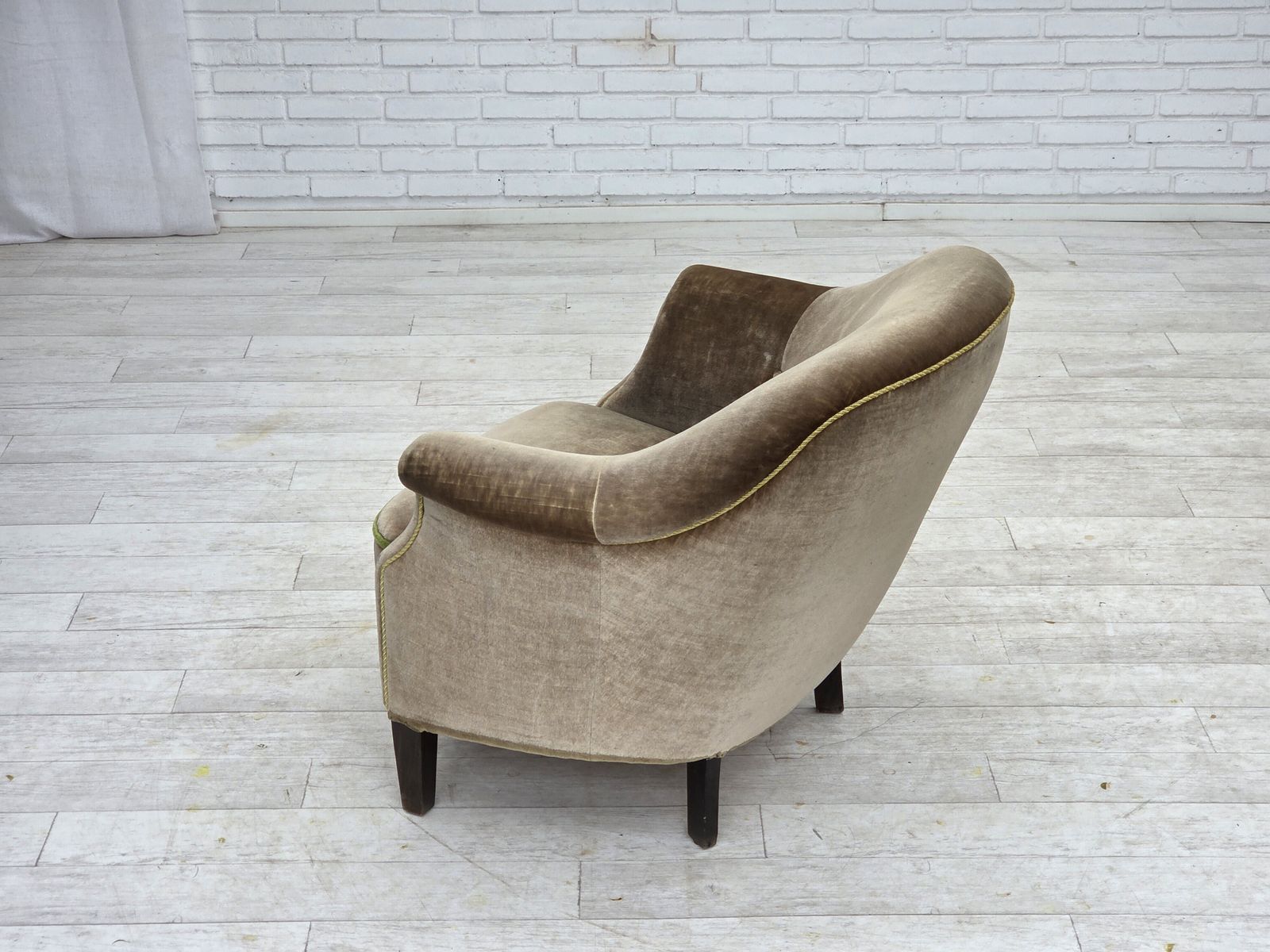 photo vinterior 1960s, Danish Armchair, Original Green Furniture Velour.