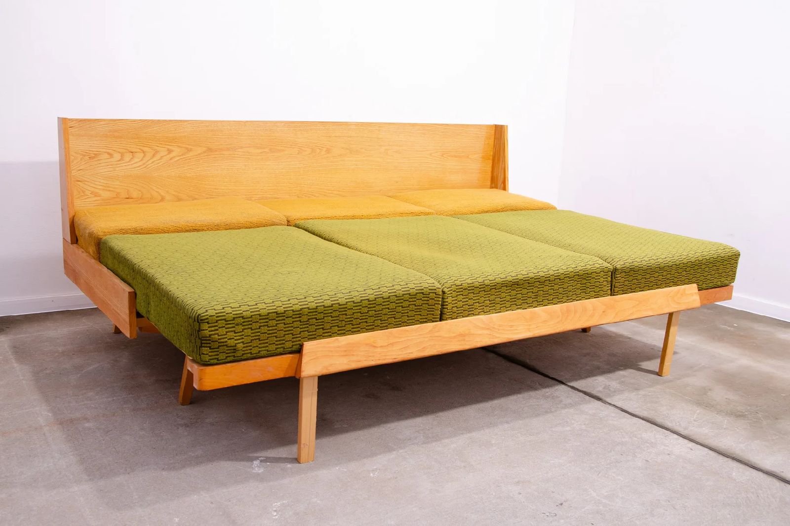 photo furniture Mid Century Opvouwbare Slaapbank Van Drevotvar, Jaren 1970, Tsjecho Slowakije
