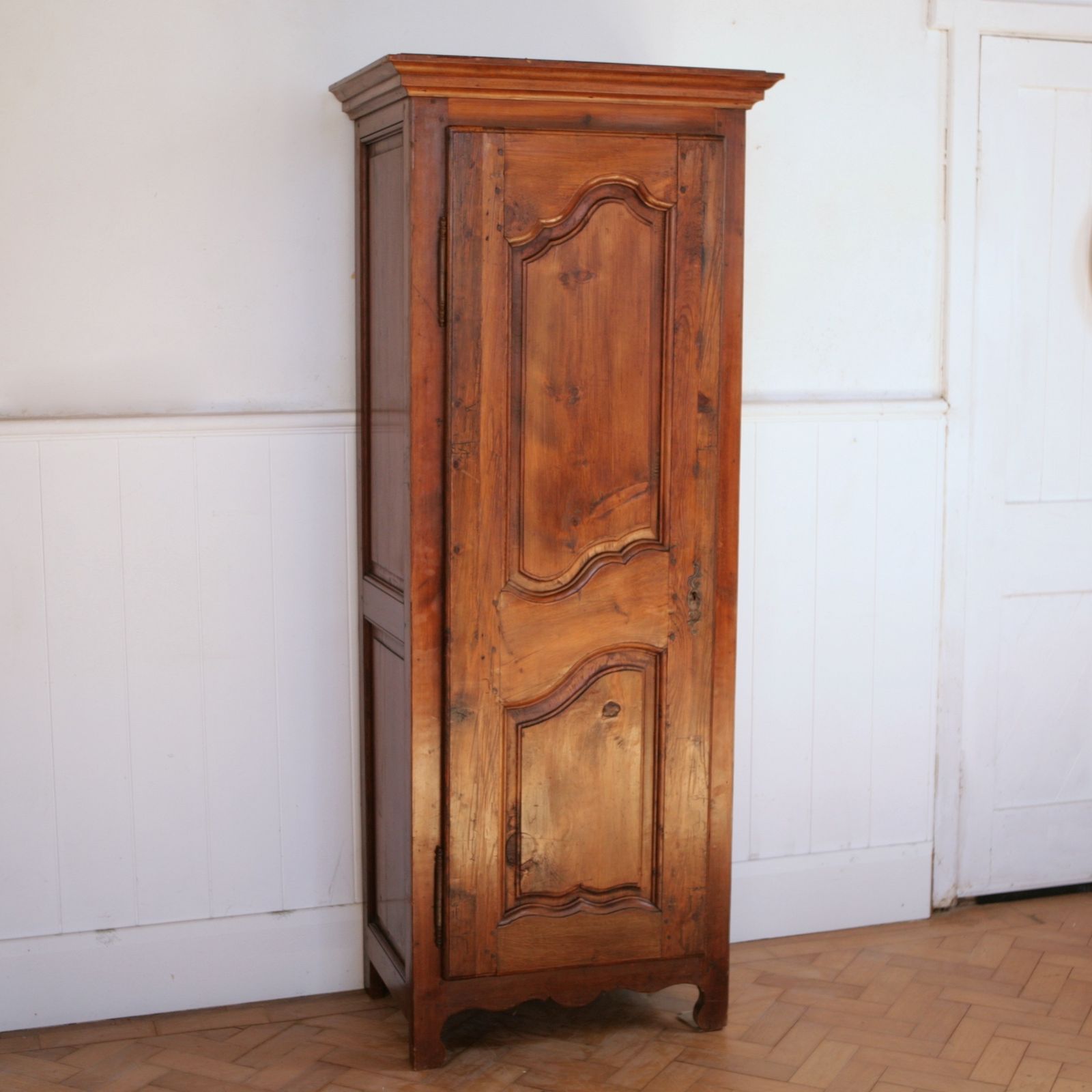 C19th French Fruitwood Bonnetiere Or Armoire photo vinterior