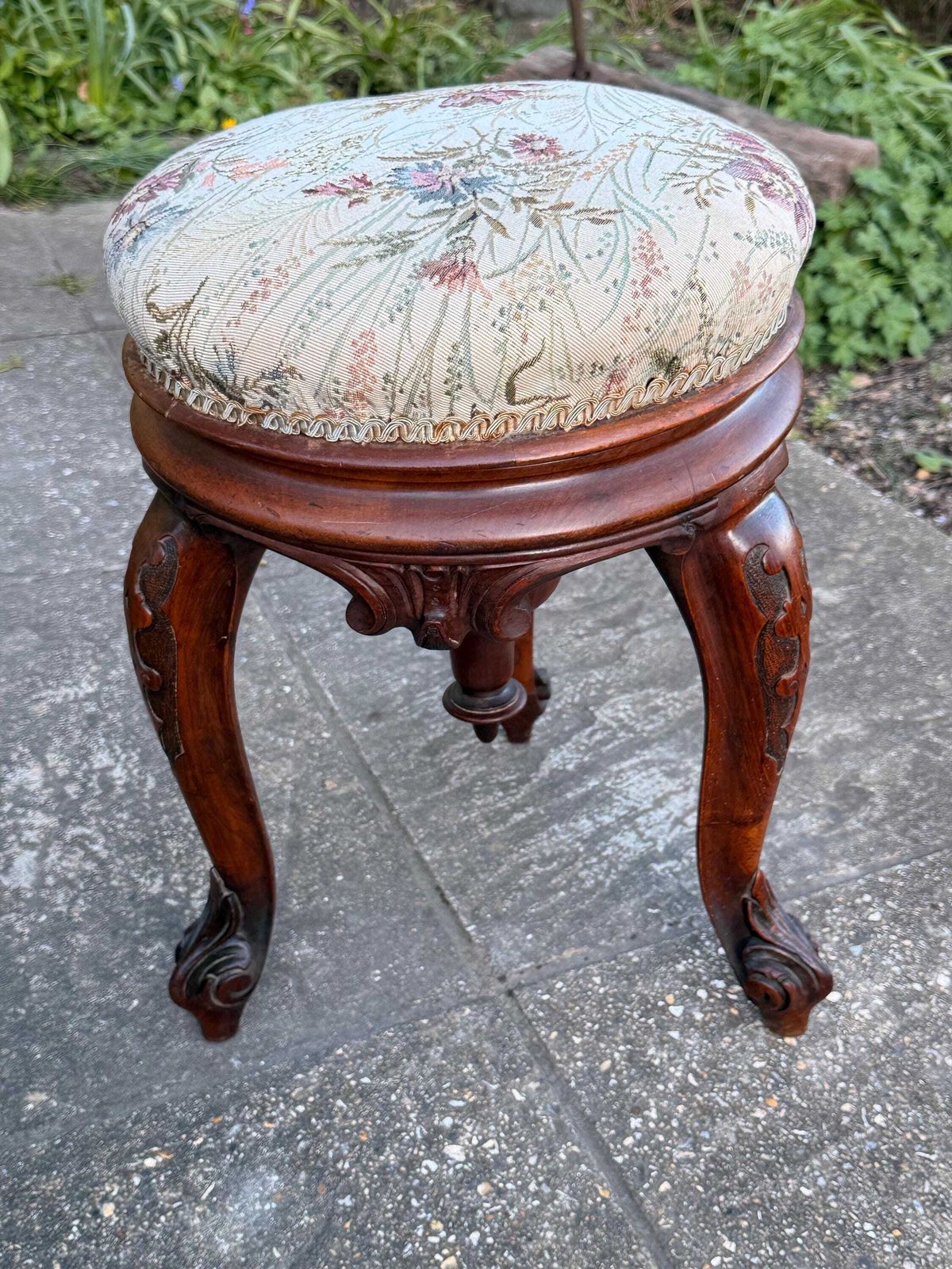 Early 20th Century Adjustable Piano Stool – Victorian Revival Carved Walnut Seat, C.1920–30 photo furniture