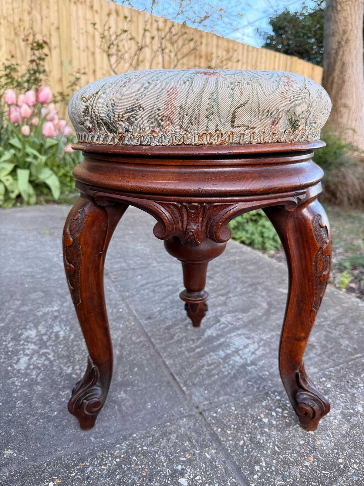 Early 20th Century Adjustable Piano Stool – Victorian Revival Carved Walnut Seat, C.1920–30 photo Furniture
