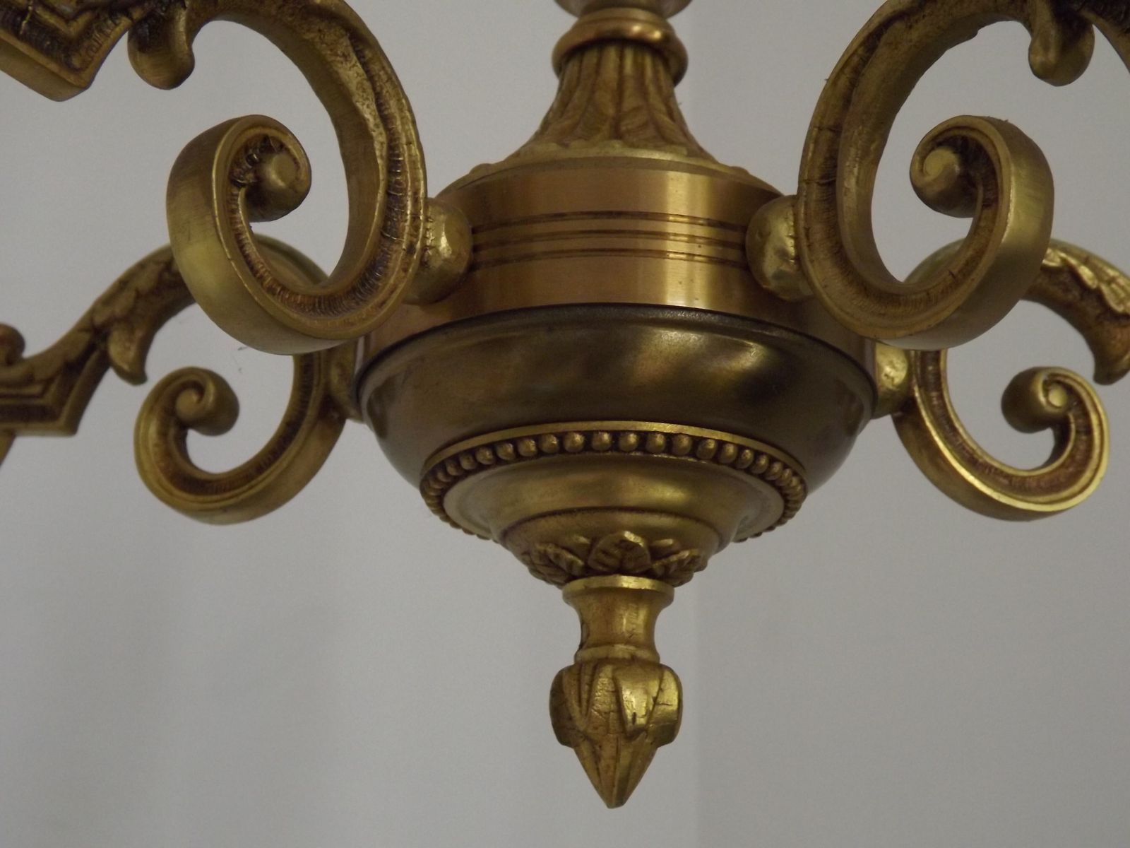 photo vinterior French Mid Century Quality Bronze 5 Light Traditional Style Chandelier